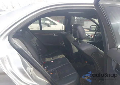 2011 Mercedes-Benz C 300 Luxury 4Matic/Sport 4Matic z USA, uszkodzony, nr VIN WDDGF8BB4BR168805